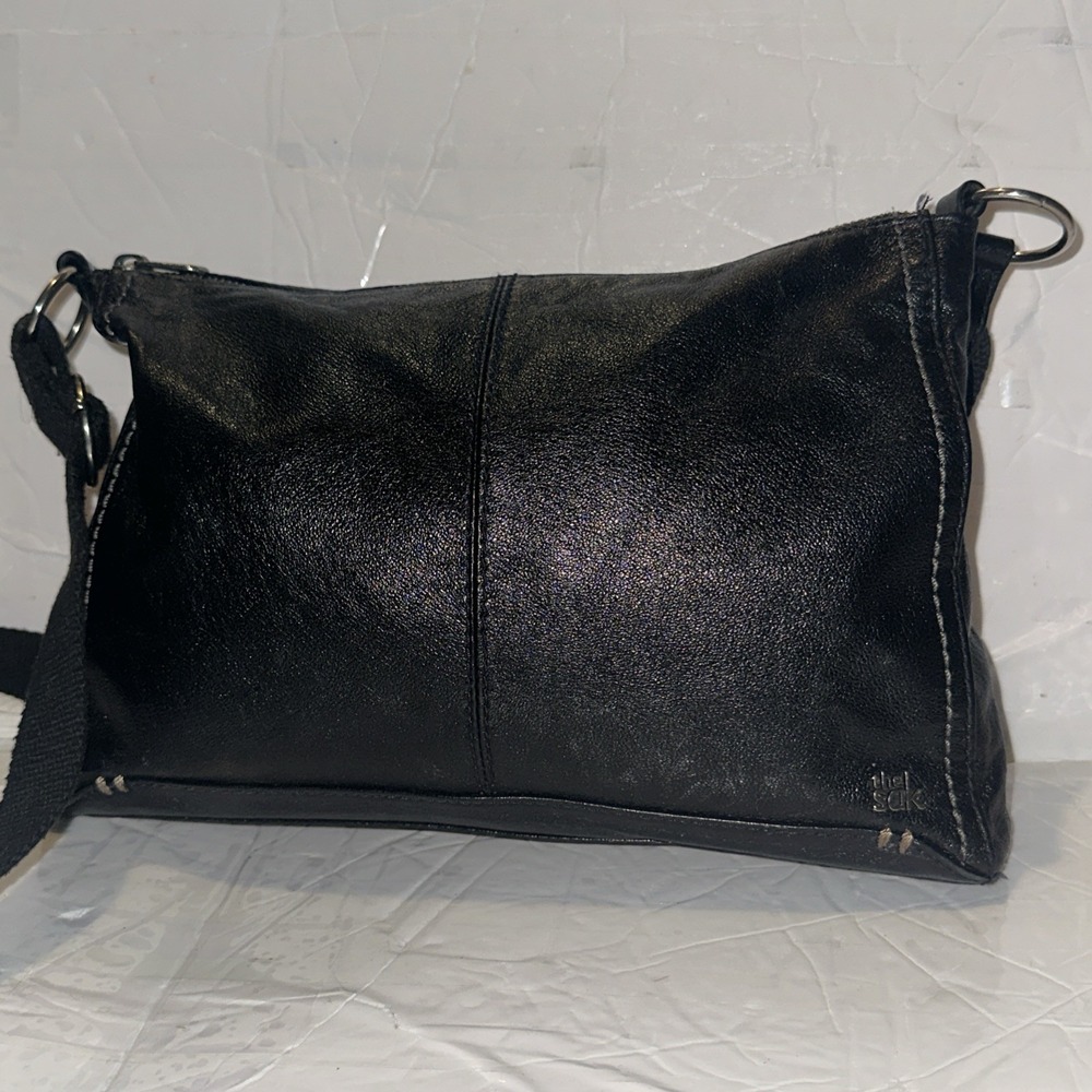 The Sak Black Pebble Leather Hobo Shoulder Bag Purse Medium Zip Closure